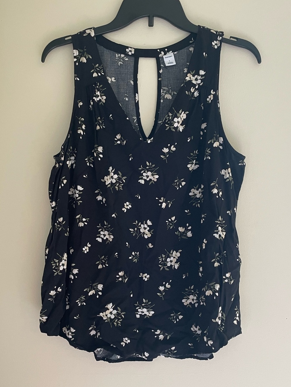 Old Navy Black White Floral V-Neck Tank with Keyhole